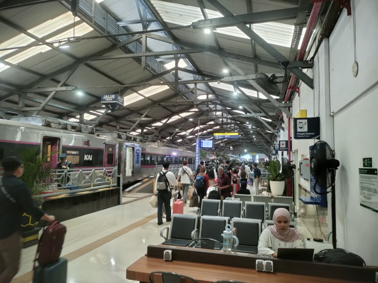 Permintaan Maaf KAI atas Keterlambatan Perjalanan KA, Layanan Dipulihkan Bertahap