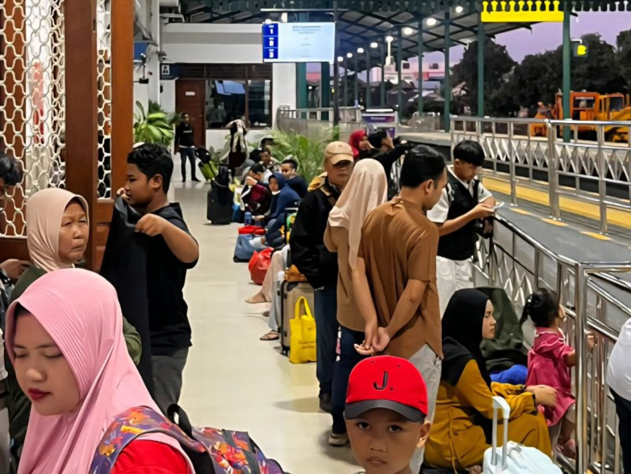 Momentum Libur Panjang, 156 Ribu Lebih Warga Gunakan Commuter Line Surabaya