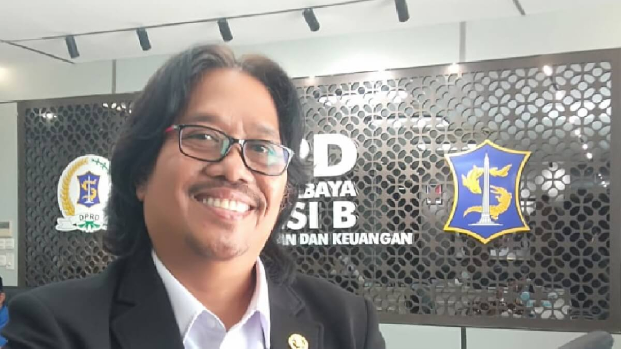 Anggota Komisi B DPRD Surabaya H. Budi Leksono saat ditemui usai Rapat Dengar Pendapat polemik parkir SSB Kenjeran, Senin (29/6/2026)
