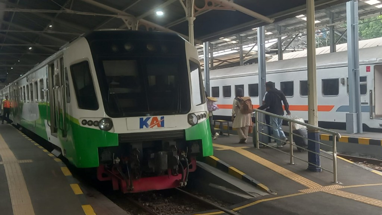 Lonjakan Penumpang Commuter Line Surabaya Tembus 253 Ribu Saat Long Weekend