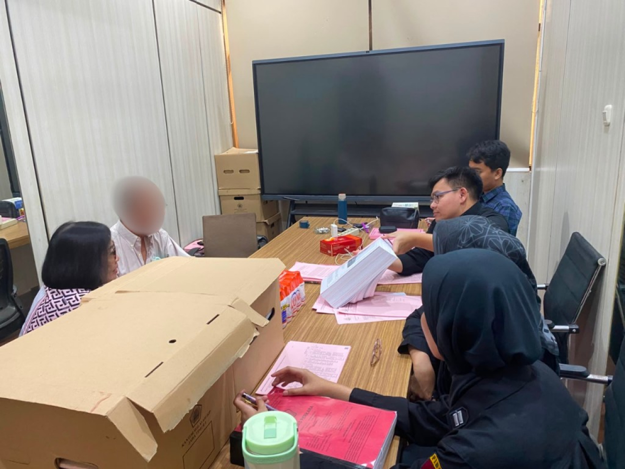 penyerahan berkas tersangka penggelapan pajak rokok PT SMS DJP Jatim I Kejari Tanjung Perak