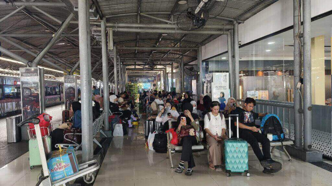 KAI Daop 8 Tembus 1 Juta Penumpang + Diskon 30% Liburan Sekolah