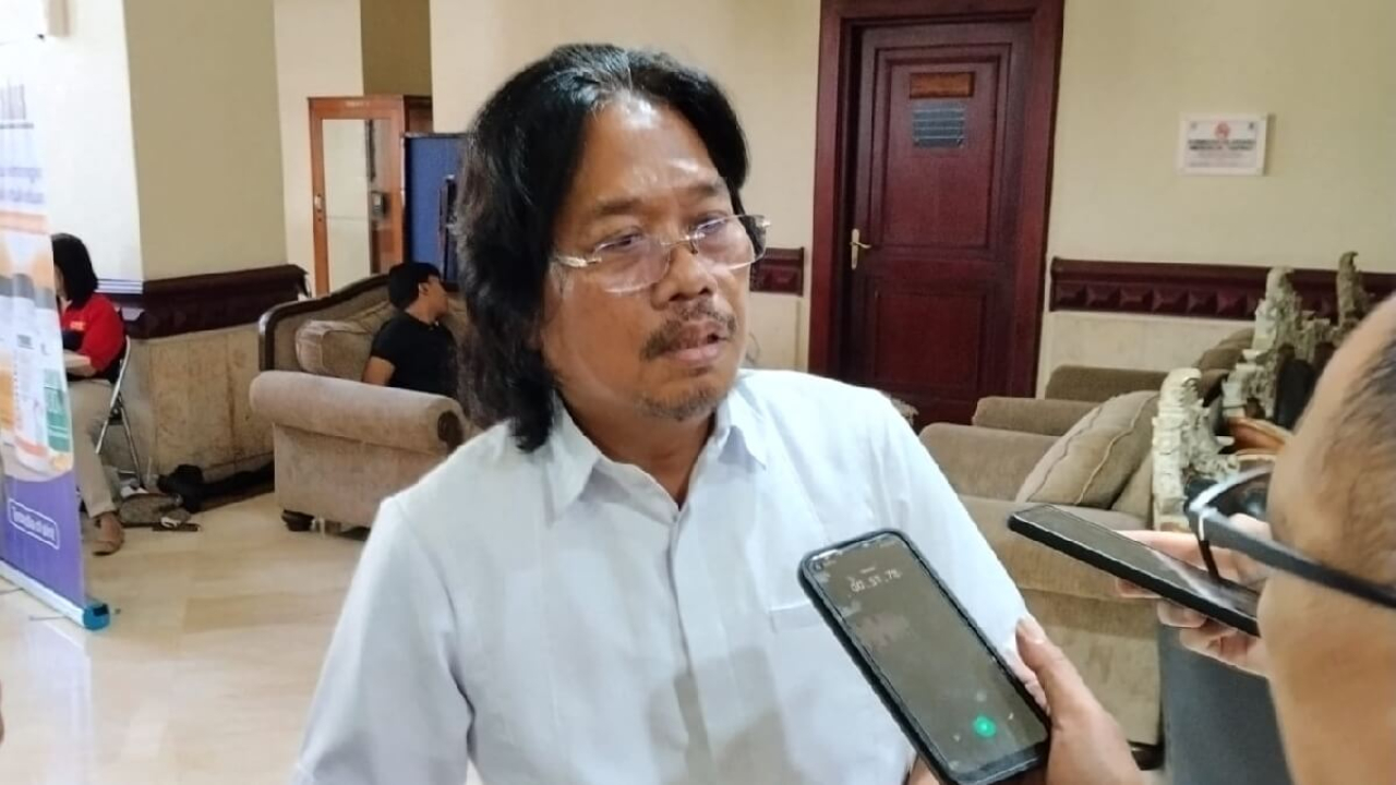 Komunitas Gelora Juang Surabaya kunjungi DPRD Surabaya. Budi Leksono ajak anak muda pahami politik dan ojo wedi berkontribusi untuk masyarakat