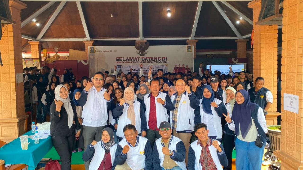 154 Mahasiswa Unitomo Dampingi Warga Bejijong Kembangkan Potensi Desa