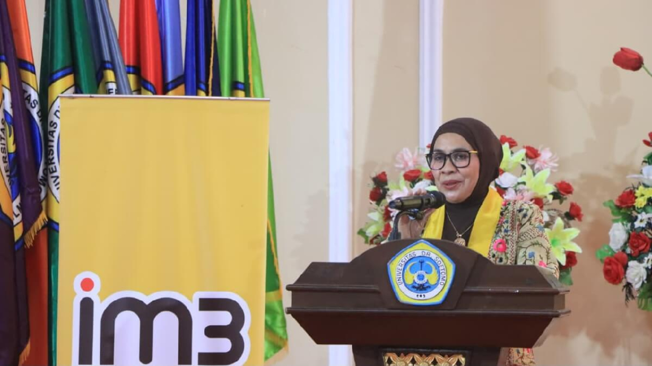 Rektor Unitomo Prof. Siti Marwiyah menyampaikan sambutan dalam program Airena Belajar kolaborasi IM3 dan Google Gemini di Surabaya