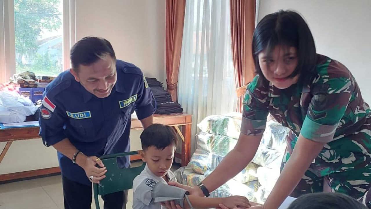 Kegiatan khitanan massal PPPU dan PPPAU Jatim di Lanud Muljono Sidoarjo
