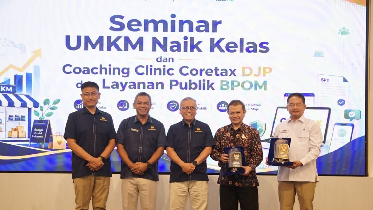 Dari kiri: - Hantriono Joko Susilo, Manajer Proyek PSIAP DJP - Max Darmawan, Kepala Kanwil DJP Jawa Timur I - Iwan Djuniardi, Staf Ahli PPHP Kementerian Keuangan - Aan Syaiful Ambiya, Sekretaris Deputi Bidang Transformasi Digital Pemerintah Kemenpan RB - 