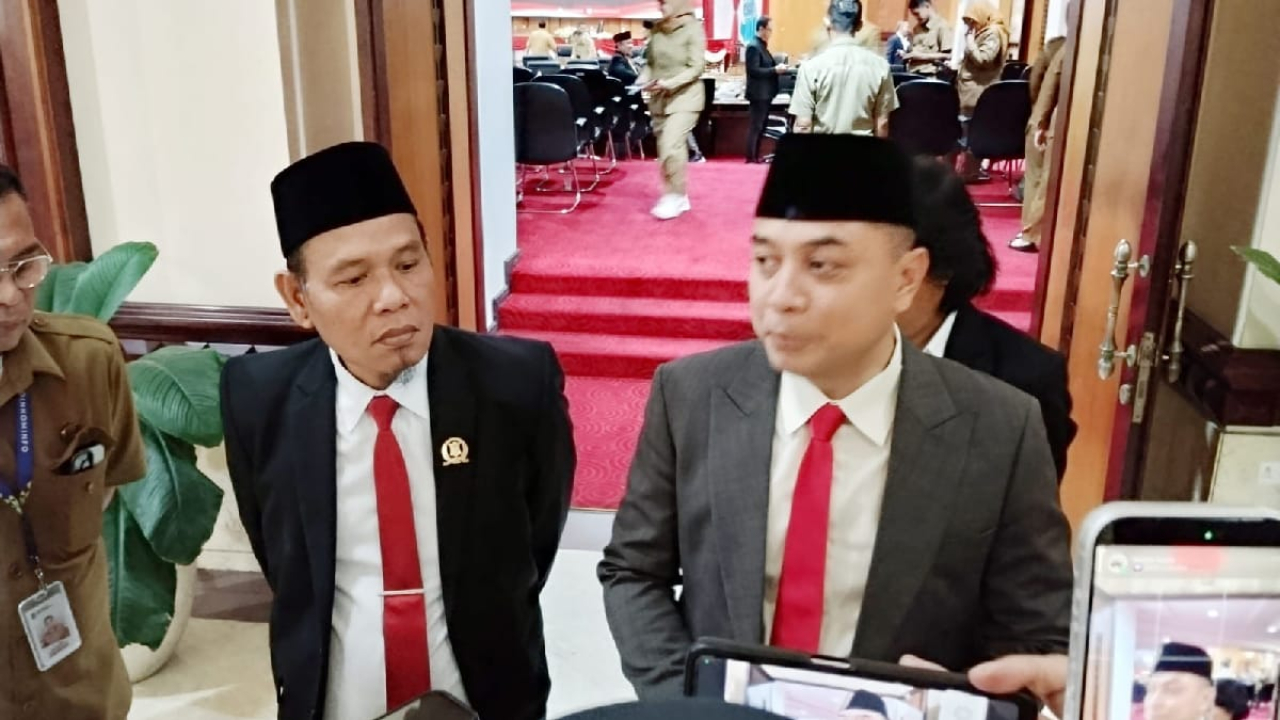 Eri Cahyadi saat memberikan keterangan kepada awak media usai rapat pembahasan anggaran 2027