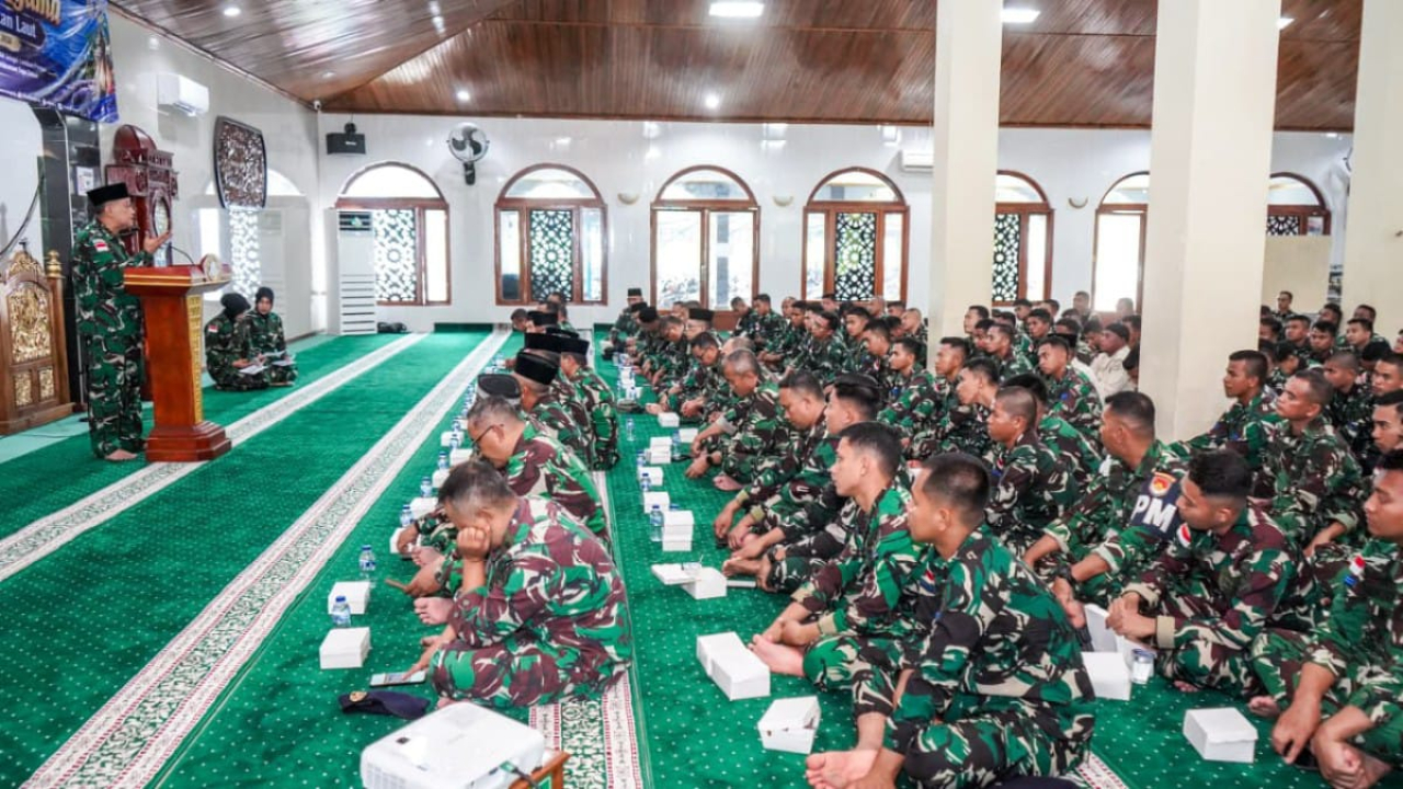 Kauseri Agama Terpusat Kodaeral IX membahas keteladanan Nabi Muhammad SAW sebagai landasan integritas prajurit TNI AL.