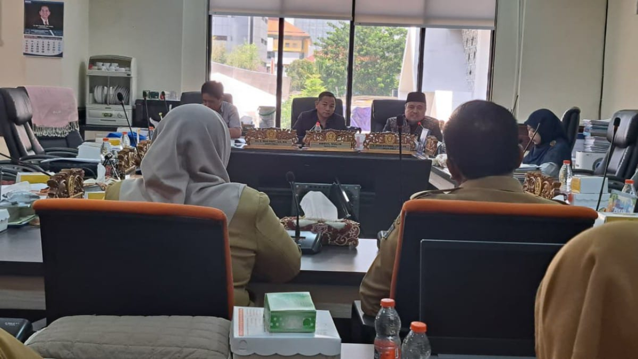 Pansus DPRD Surabaya membahas definisi pekerja rentan dalam Raperda Jaminan Sosial Ketenagakerjaan