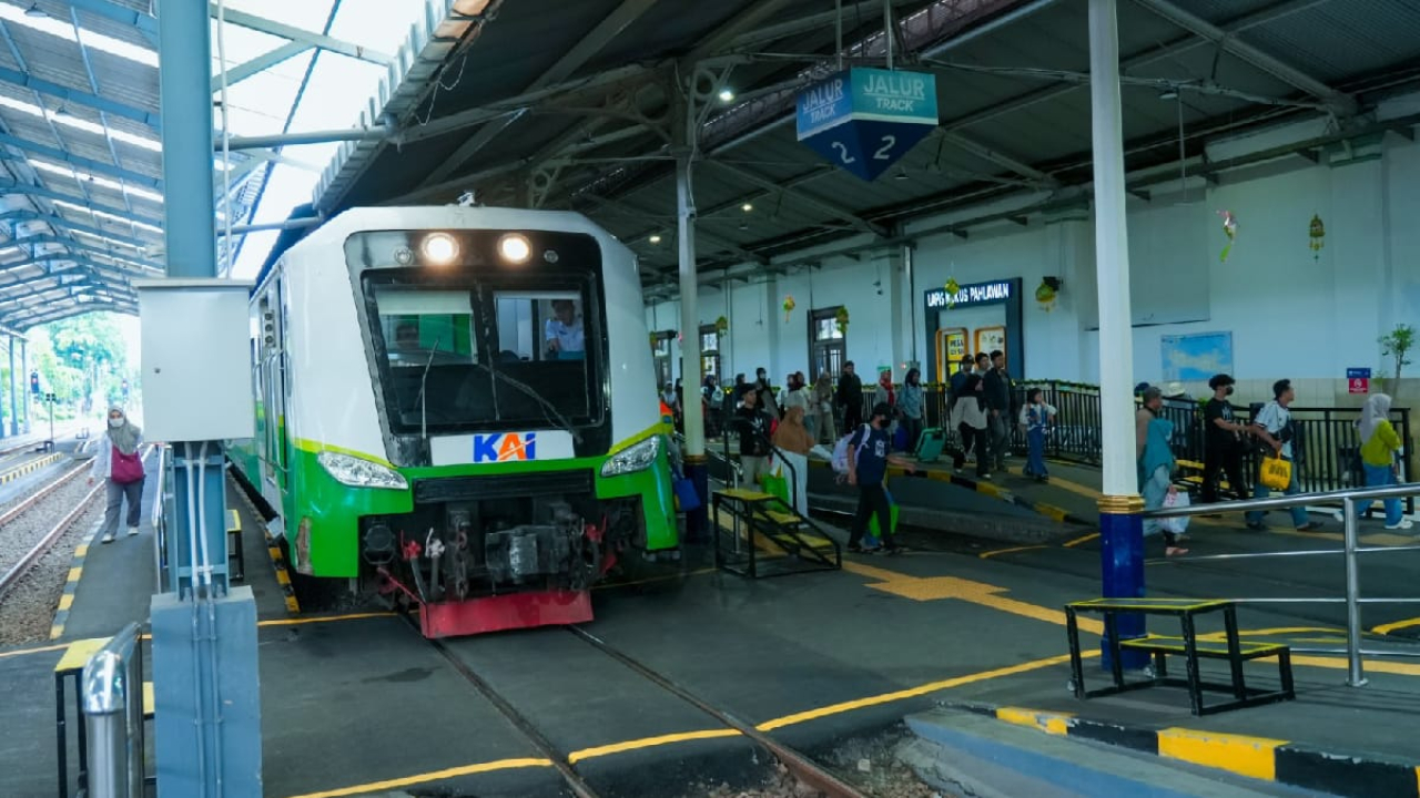 Pengguna Commuter Line Surabaya Naik 8,42 Persen